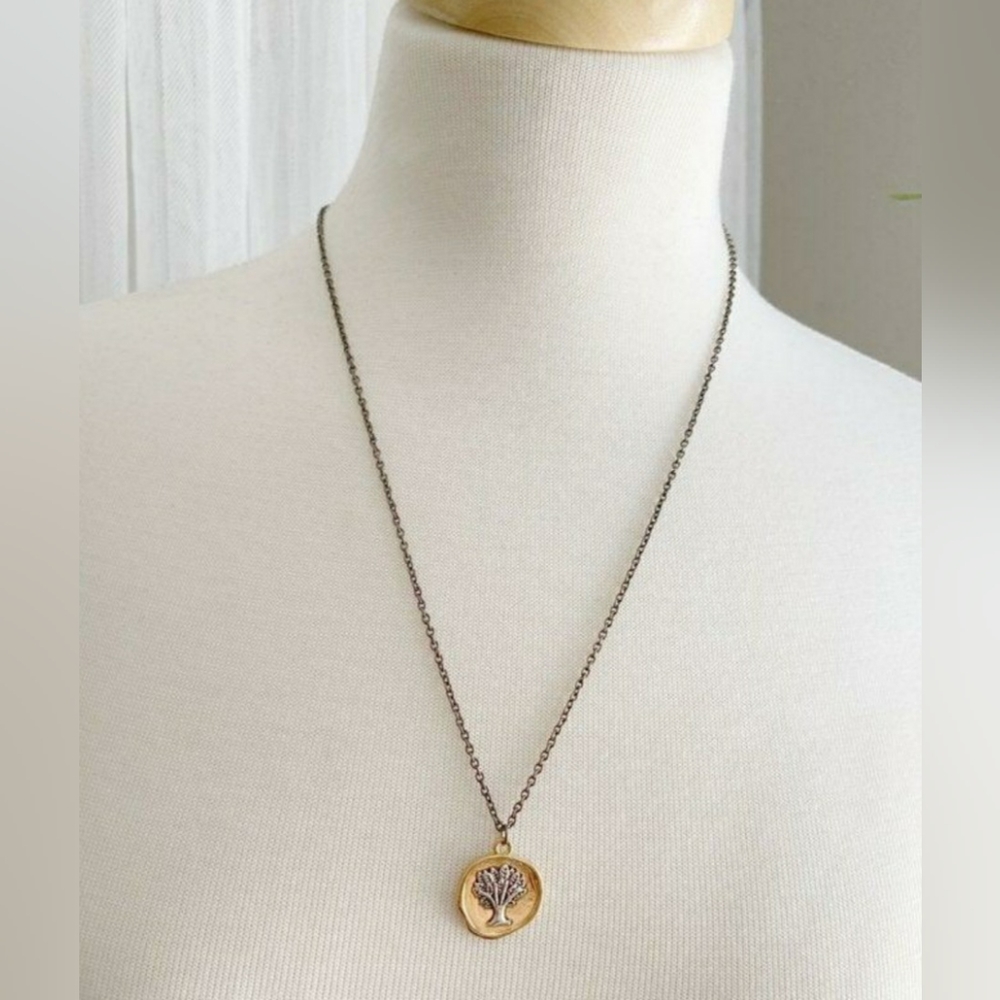 NWOT TREE OF LIFE NECKLACE